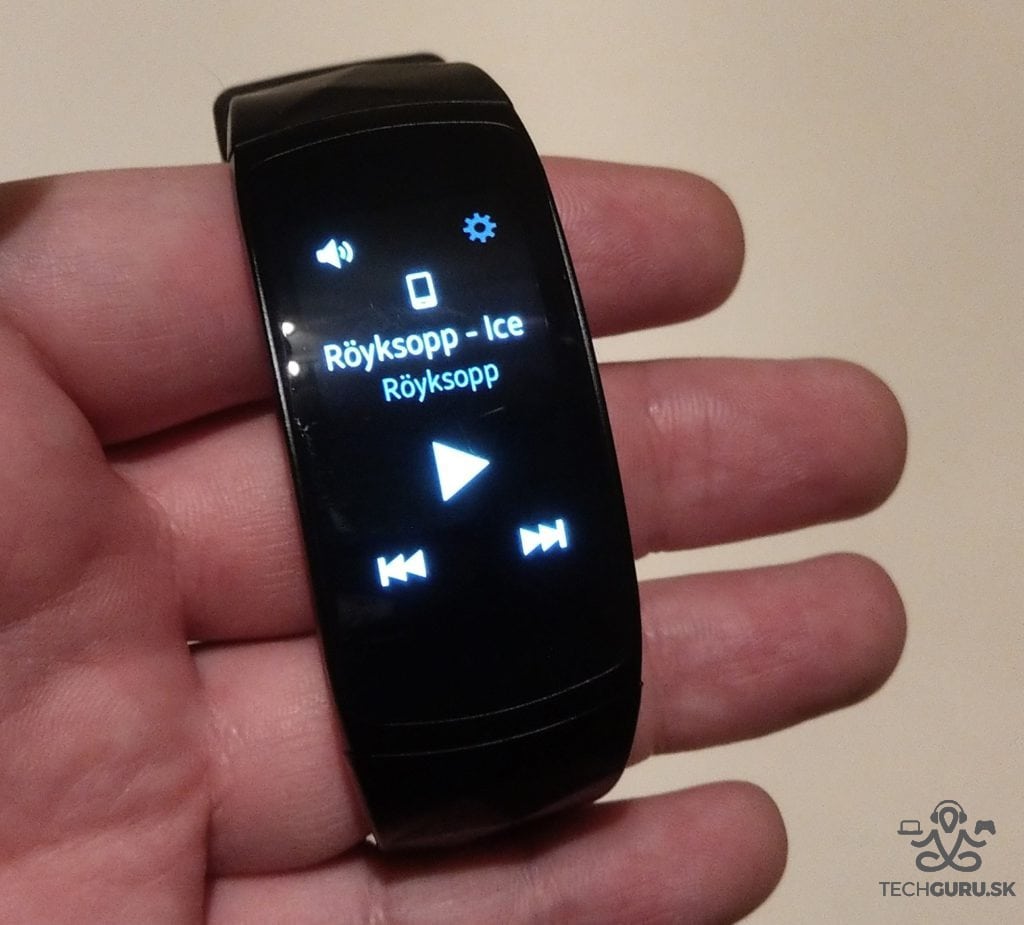 Samsung Gear Fit 2 Pro prehrávač hudby
