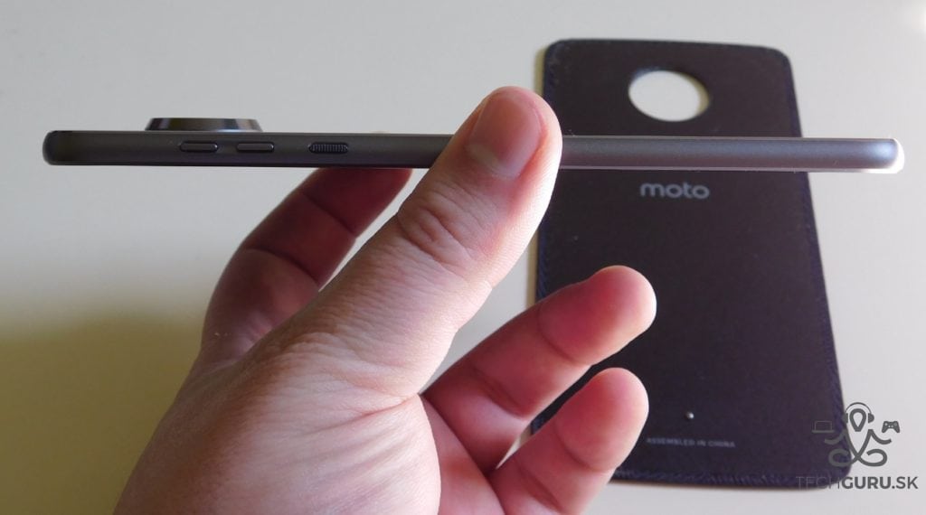 Motorola Moto Z2 Play a motomods - zboku