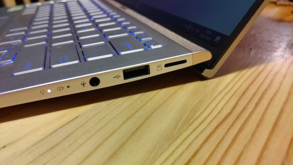 Asus ZenBook 14 recenzia zboku