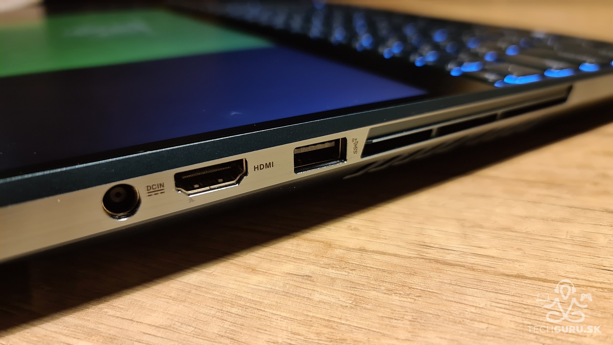 Asus Zenbook Pro Duo recenzia HDMI