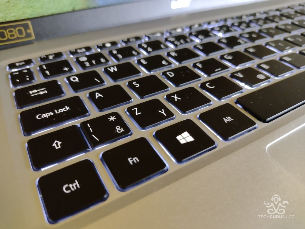 Acer Swift 1 - klávesnica zblízka