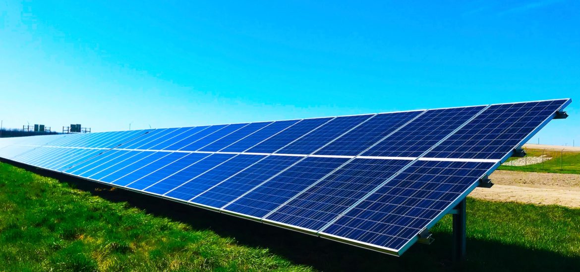 Česká firma musela vypnúť solárne elektrárne. Produkovali priveľa elektriny